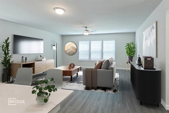 Photo - 335 Huisache St