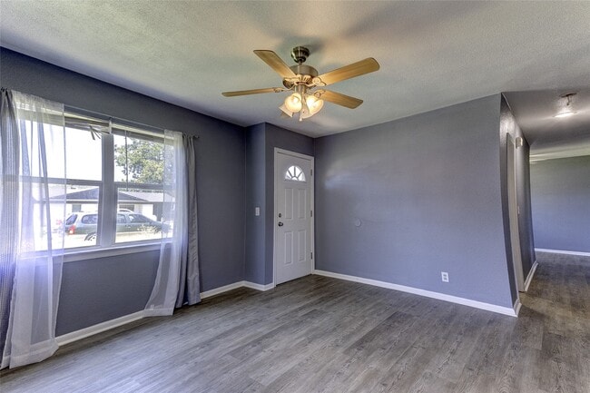 Building Photo - 1415 Phoenix Dr