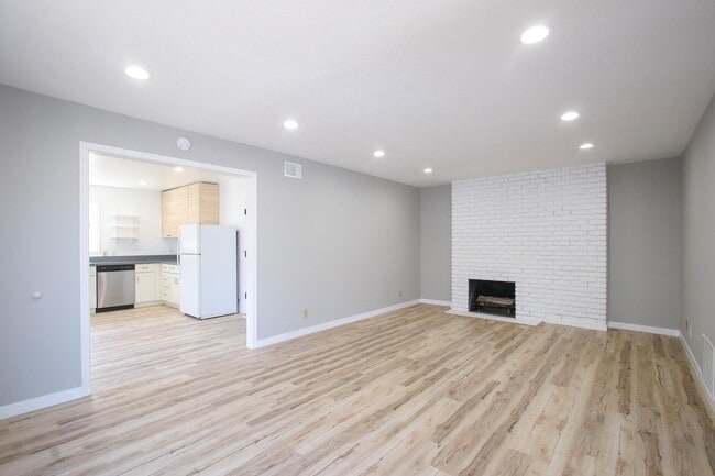 577 S Eden Ave