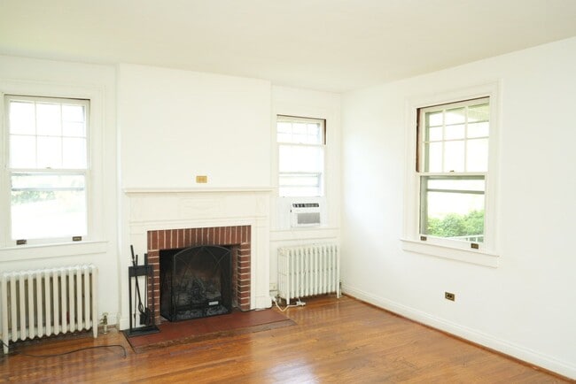 Photo - 700 Grove Ave Unit Apt #A