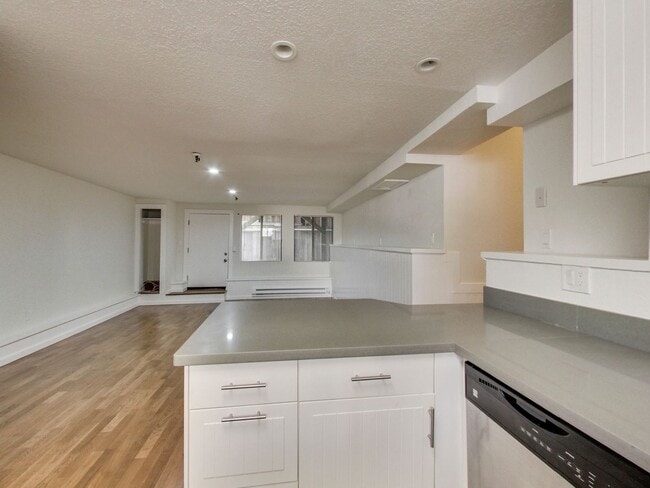 Photo - 193b Henry St