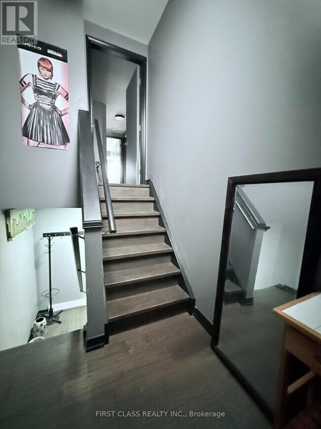 Photo - 2135 Dufferin St