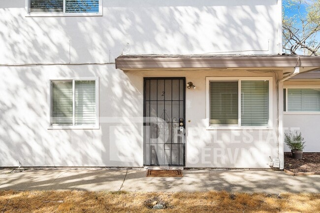 Photo - 243 Breuner Dr Unidad #2