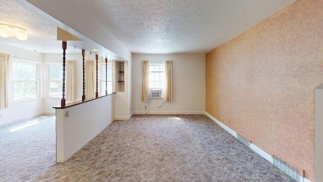Photo - 310 S 12th St