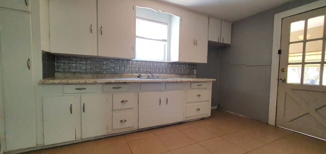 Photo - AFFORDABLE and Spacious 2 bedroom 1 bath Home AVAILABLE NOW