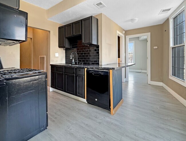 Photo - 812 Butterworth St SW Unit 2