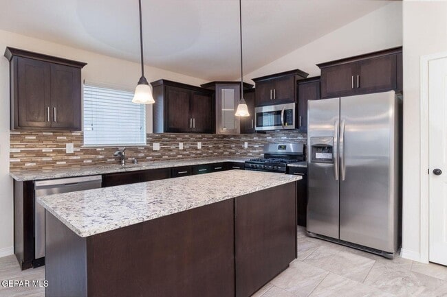 Photo - 13486 Doncaster St