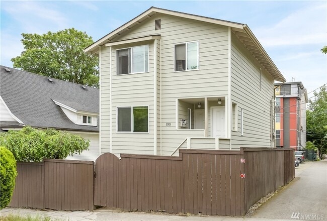 Building Photo - 1015 E Jefferson St Unit A