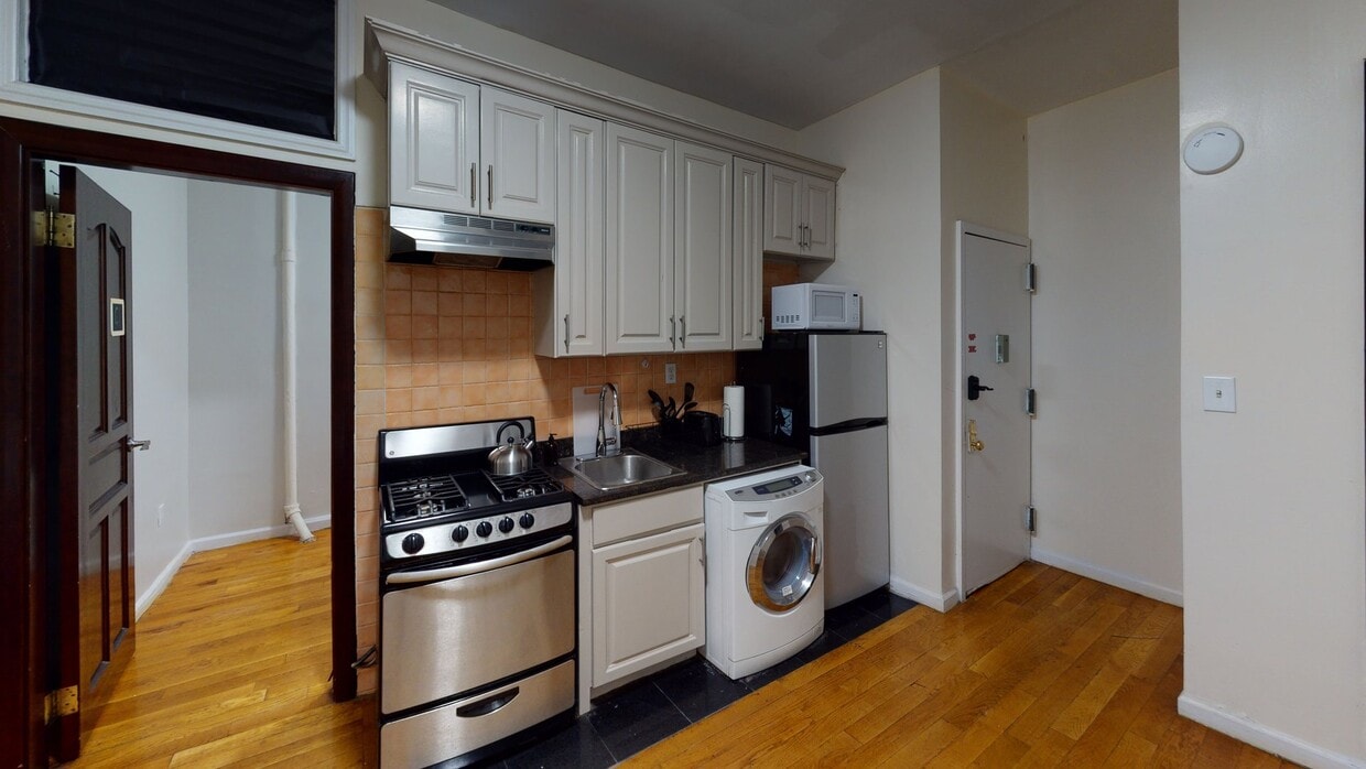 Photo - Private bedroom in 3 bed/1 bath Home