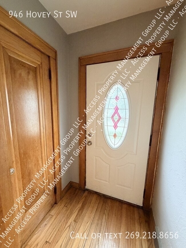 Photo - 946 Hovey St SW