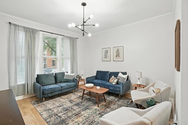 Photo - 1116 W Roscoe St