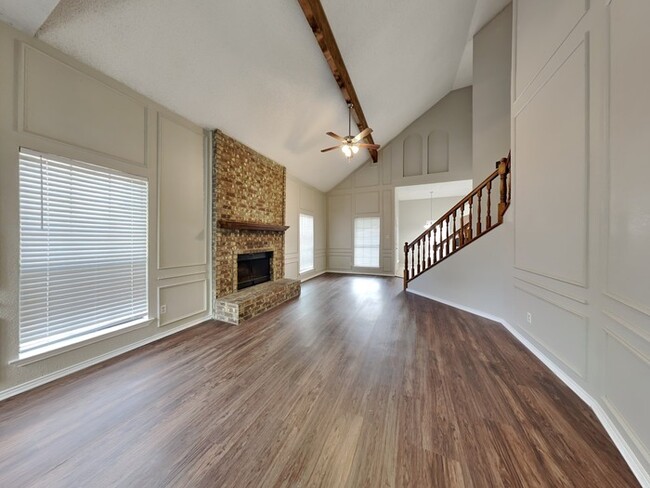 Photo - 104 NE Timber Ridge Dr