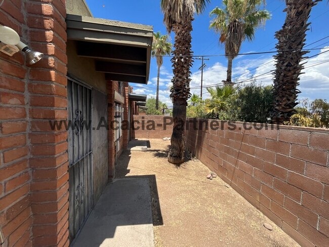 Photo - 2BD 2BA Duplex in Sam Hughes