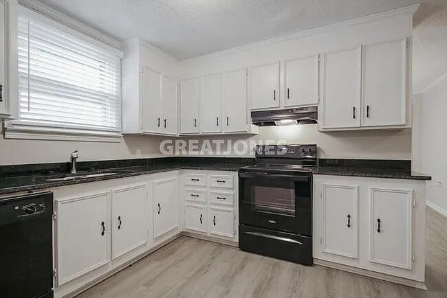 Photo - 109 Laurel St