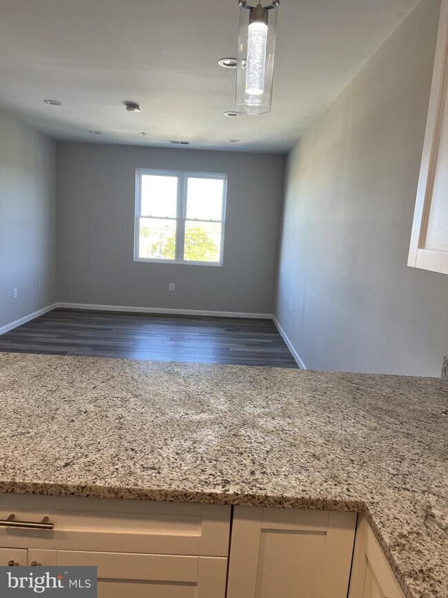 Photo - 1923 Ashland Ave Unit 302