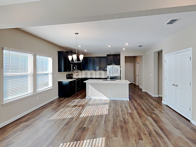 Photo - 233 Hemlock Pt