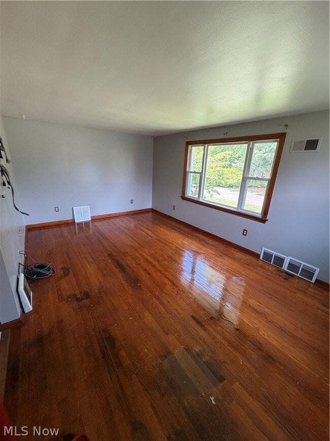 Photo - 994 Lincoln Ave SE
