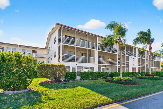 Photo - 33 Fanshaw A Unit A