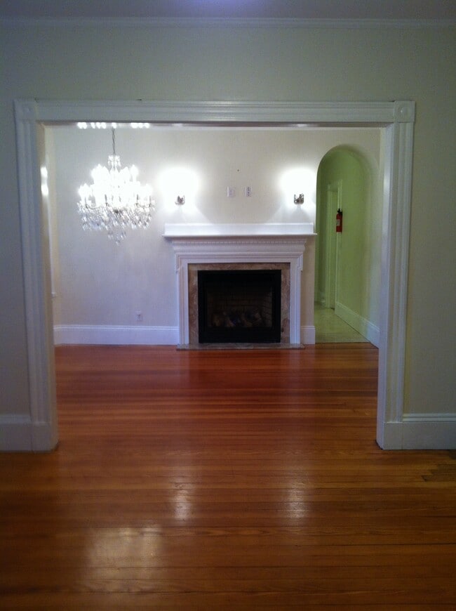 Building Photo - 87-2 Florence St Unit 1