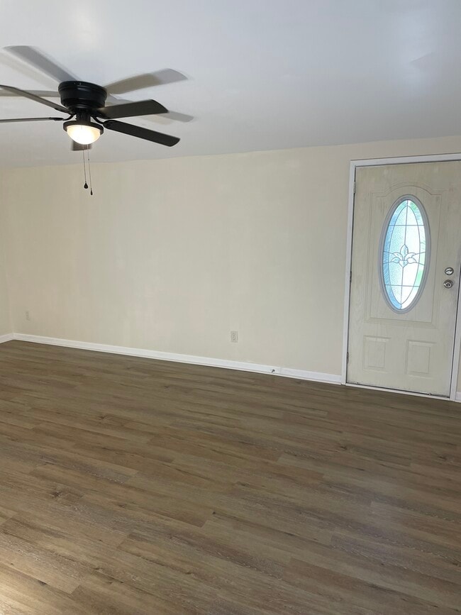 Living Rooom - 243 Cobb St Unit A