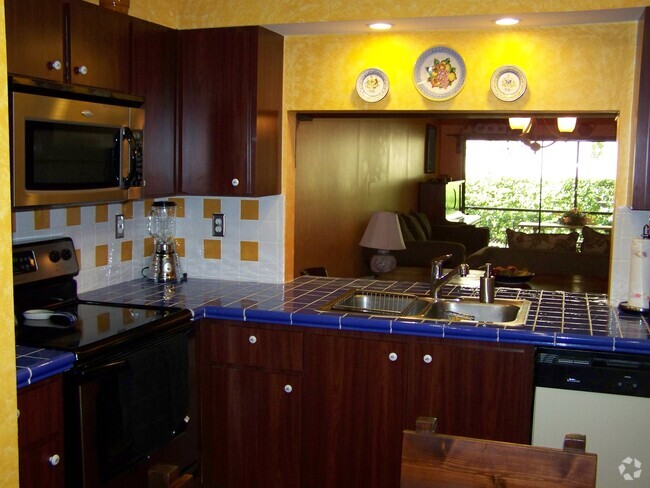 Building Photo - 1501 NW 13th St Unit 1501 NW 13 St Rental