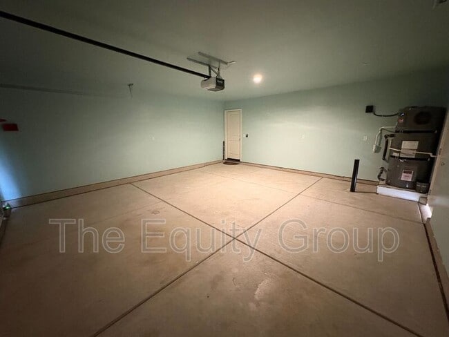 Photo - 2268 Samuel St