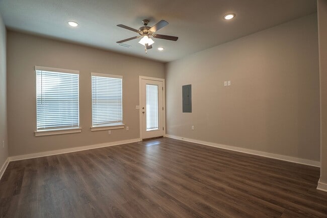 Photo - 2 bedroom 2.5 bath Home In Fayetteville!