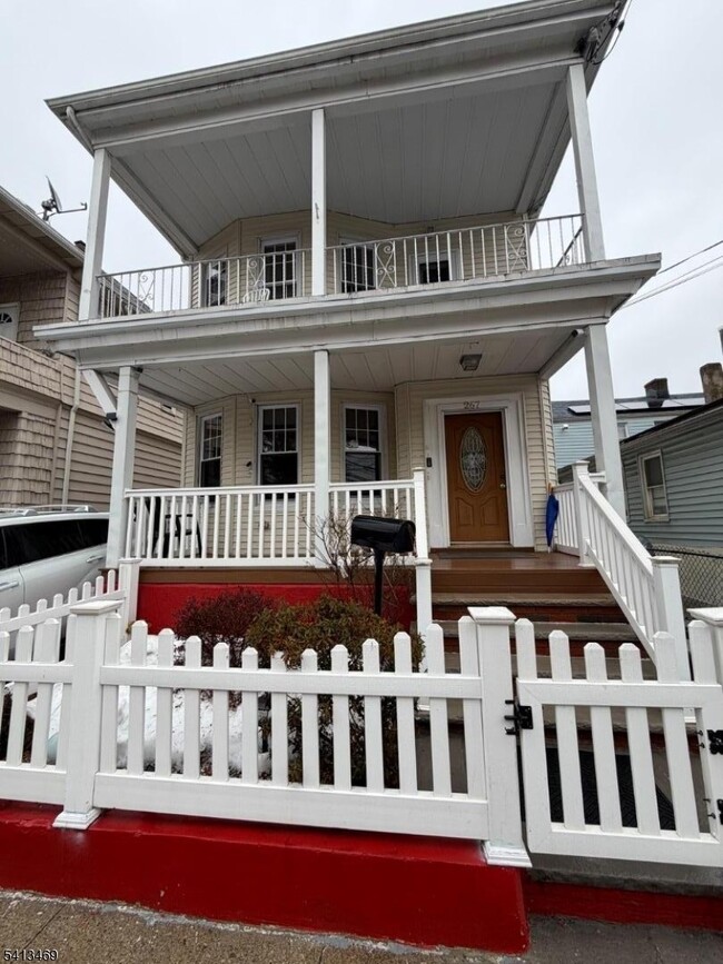 Building Photo - 267 Ackerman Ave Unit 1