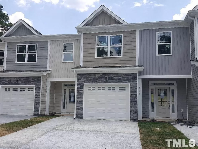 Building Photo - 3-Bedroom Townhome Available Eary July!