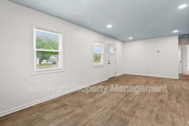 Photo - 3107 Azalea Dr