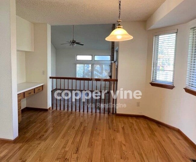 Photo - 8535 Oak Way