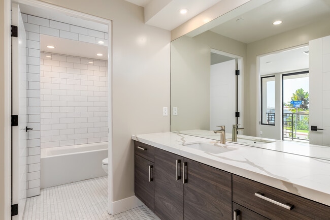 Building Photo - Bayview Townhomes at Point Loma