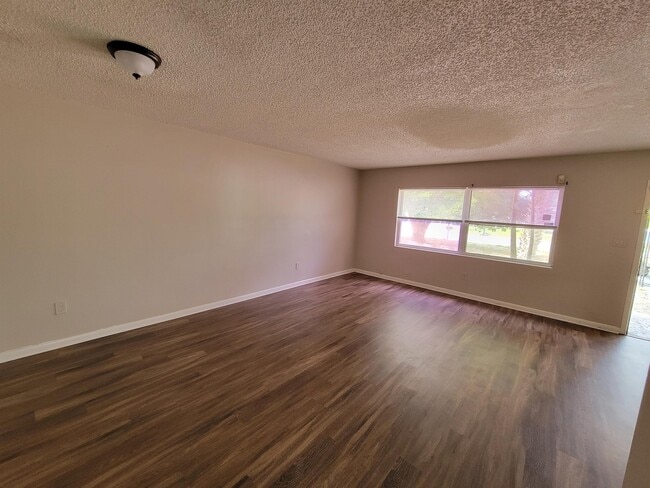 Photo - 500 N Mars Ave