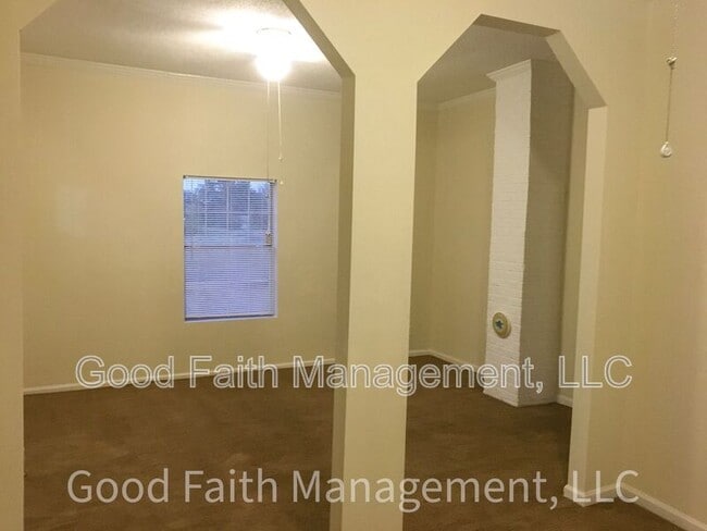 Photo - 313 W 11th St