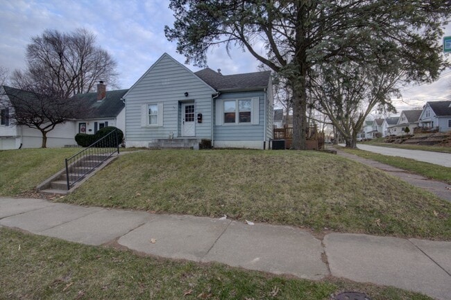 Building Photo - 1802 18th Ave