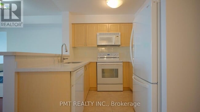 Photo - 9 Michael Power Pl Unité 314