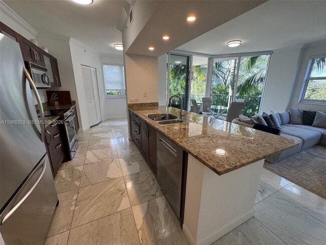 Building Photo - 20000 E Country Club Dr Unit 208