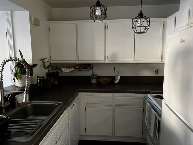 Photo - 25671 Le Parc Unit 57