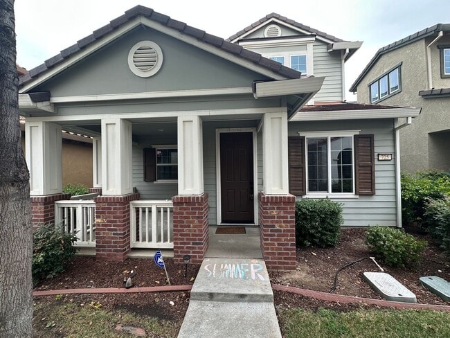 Building Photo - Beautiful 3 Bedroom, 2.5 Bath Mountain House Home