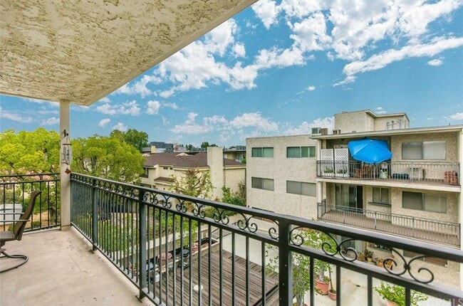 Vista desde el balcón - 277 Pleasant St Unidad 317