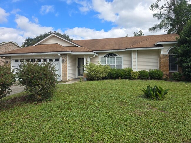 Front - 2169 Saint Martins Dr W