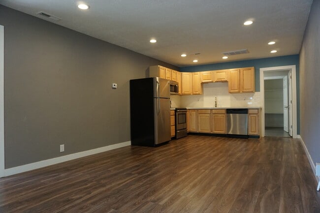 Building Photo - 900 S 300 E Unit 886 S. 300 E.