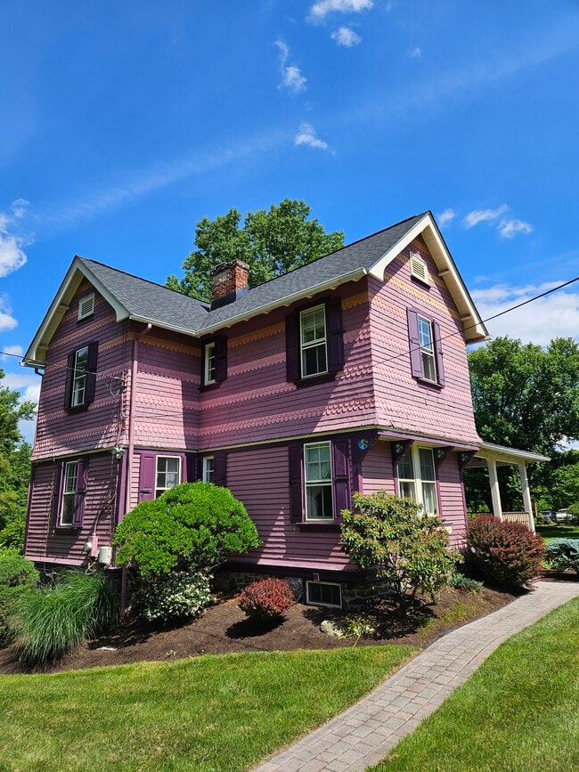 Building Photo - 1195 Westbourne Rd Rental