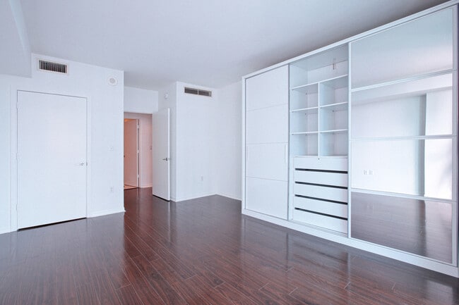 Photo - 500 Brickell Ave Unit 3604