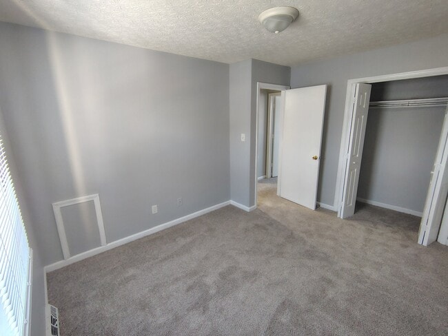 Photo - 16 Duiguid Dr