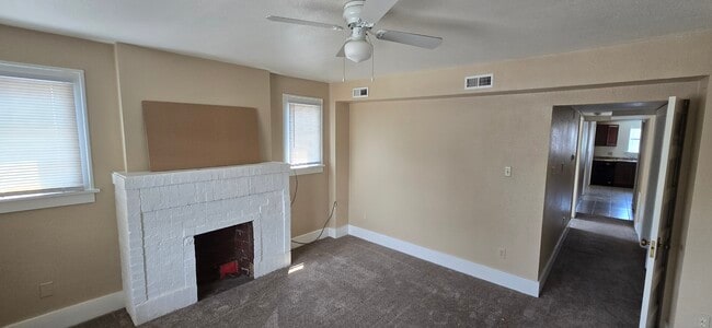 Sala de estar - 1112 E 6th St