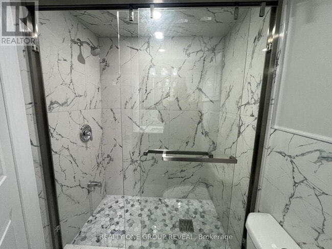 Photo - 75 Regatta Crescent