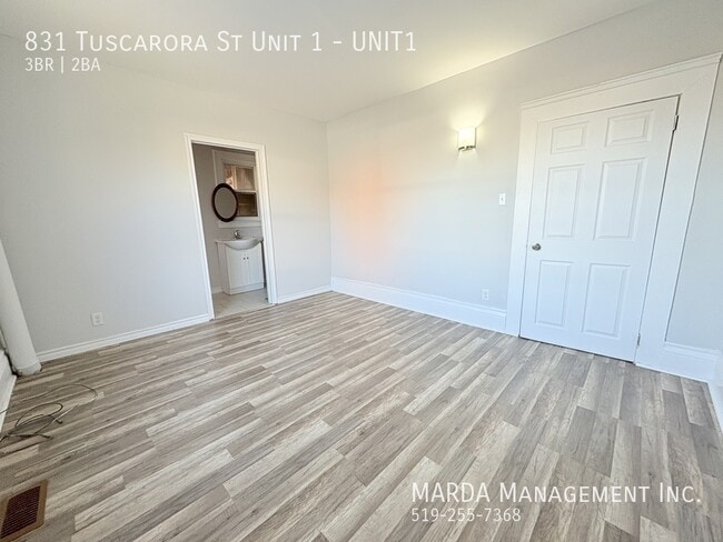 Photo - CHARMING 3 BED/2 BATH MAIN FLOOR UNIT IN WALKERVILLE + HYDRO & GAS Unit 1