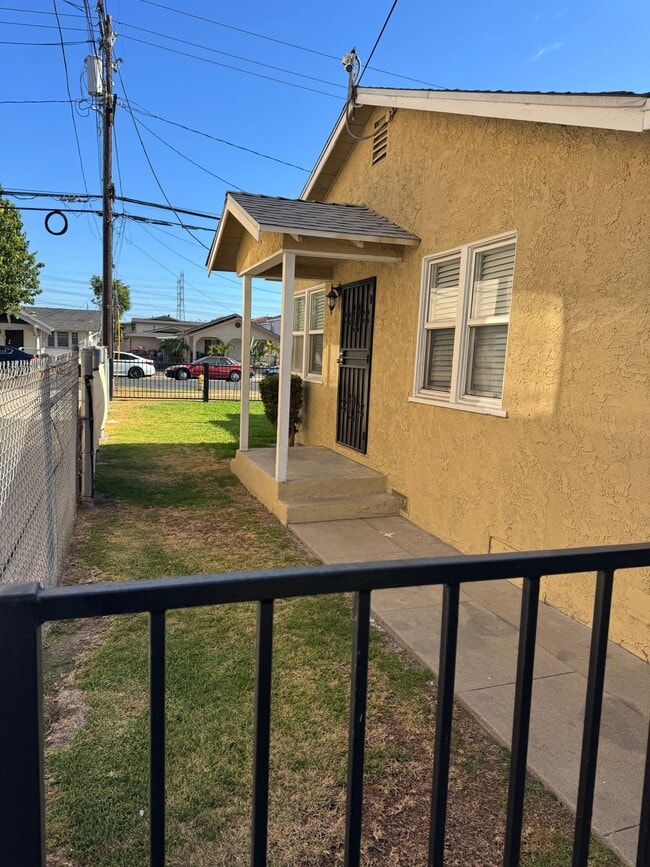 Photo - 9715 Cedar St