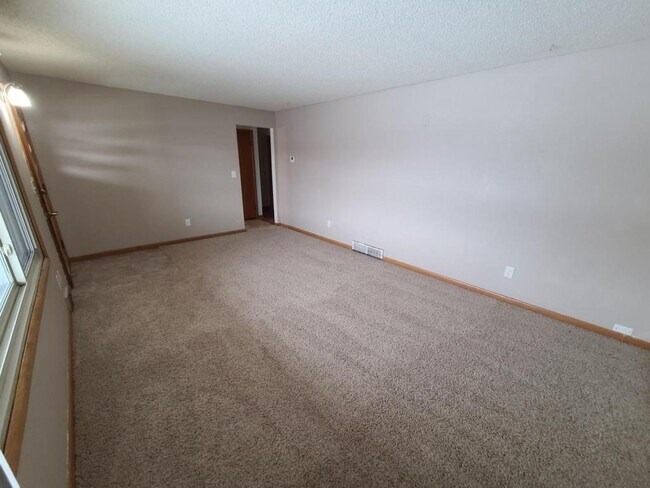 Photo - 106 8th Ave NE